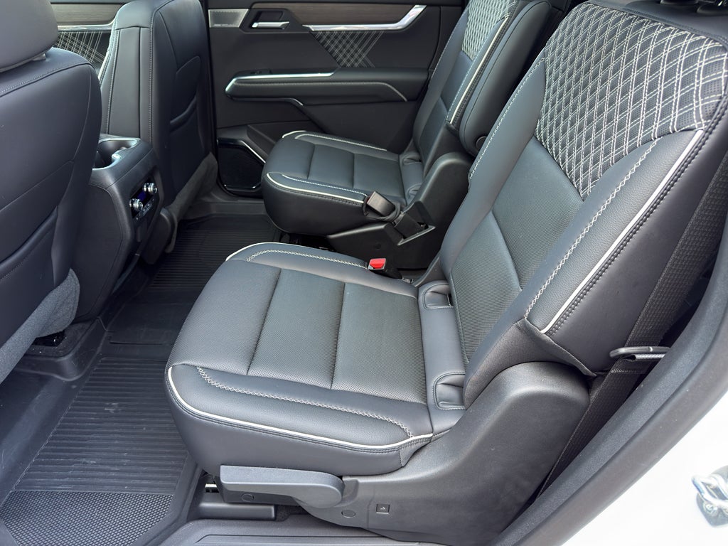 2025 GMC Acadia FWD Denali