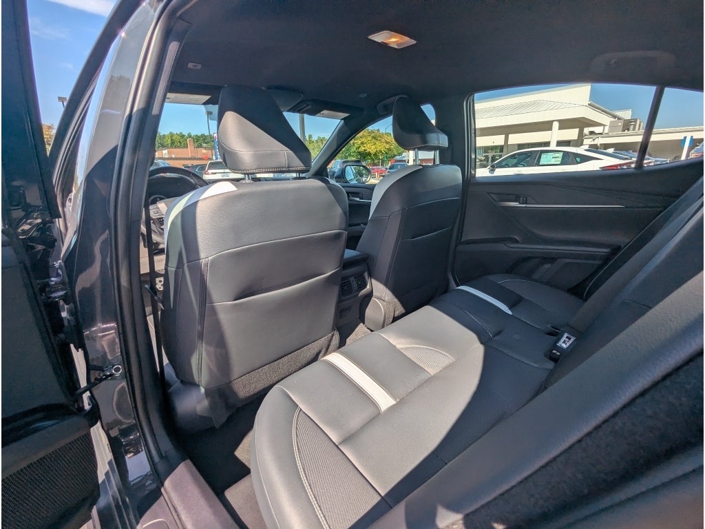 2025 Toyota Camry Hybrid SE