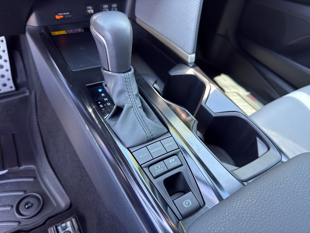 2025 Toyota Camry Hybrid SE