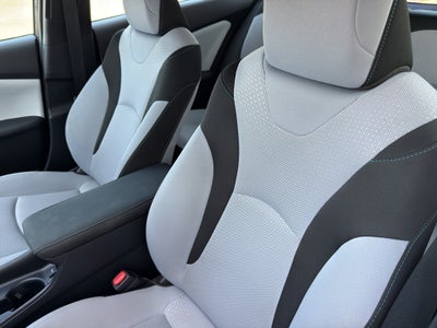 2022 Toyota Prius LE