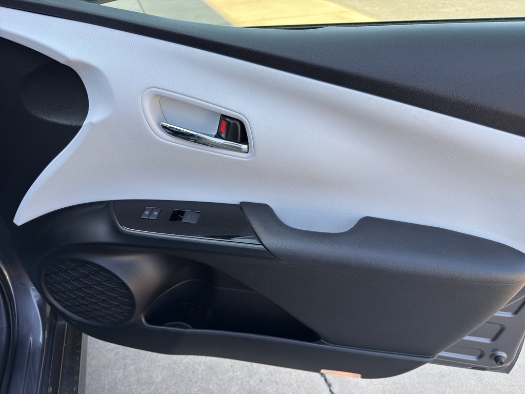 2022 Toyota Prius LE