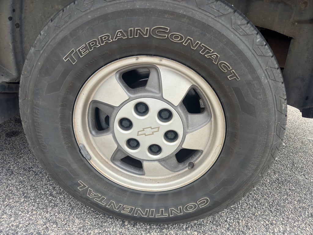 2003 Chevrolet Suburban Base