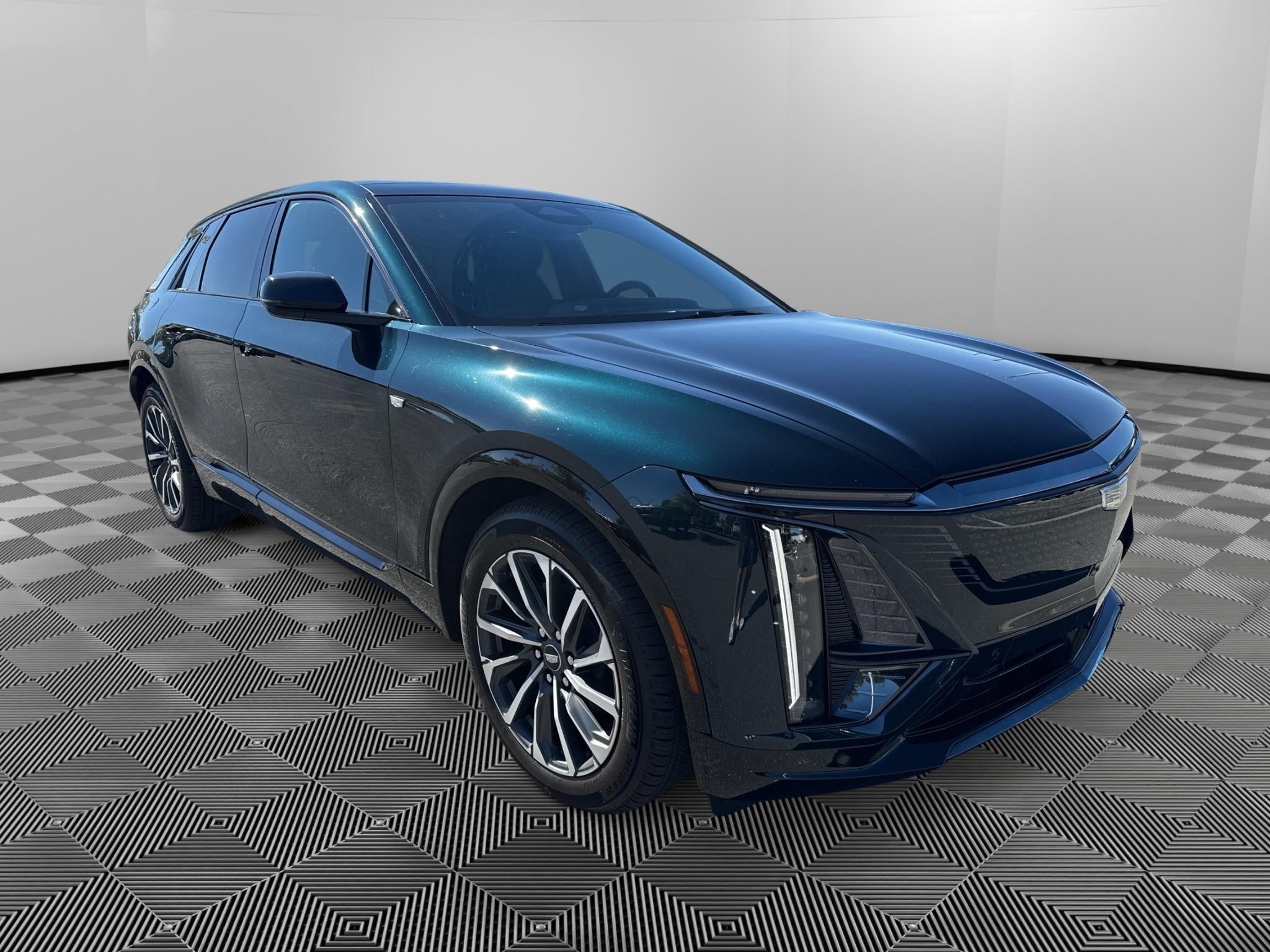 2024 Cadillac LYRIQ Sport 2