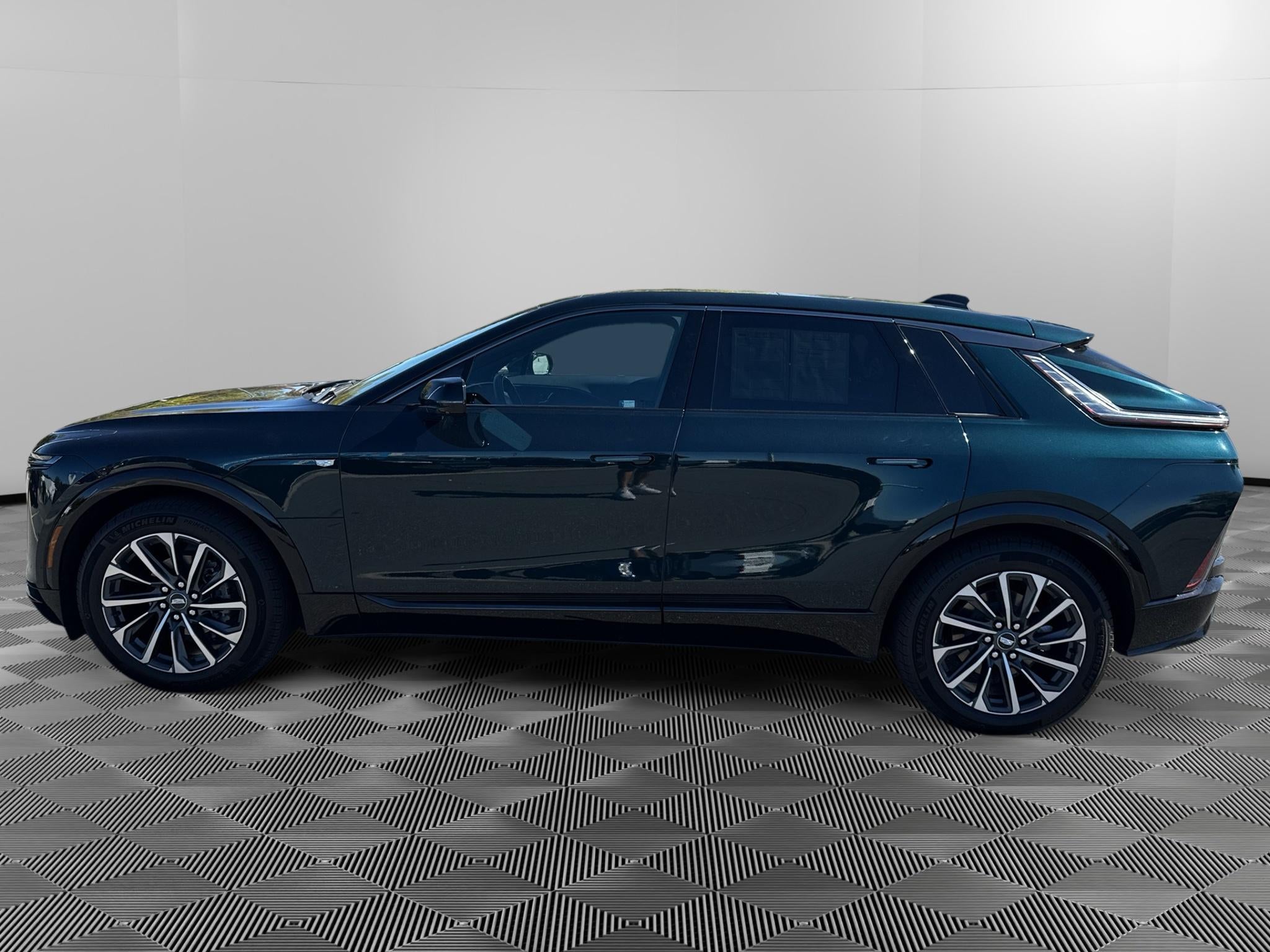 2024 Cadillac LYRIQ Sport 2