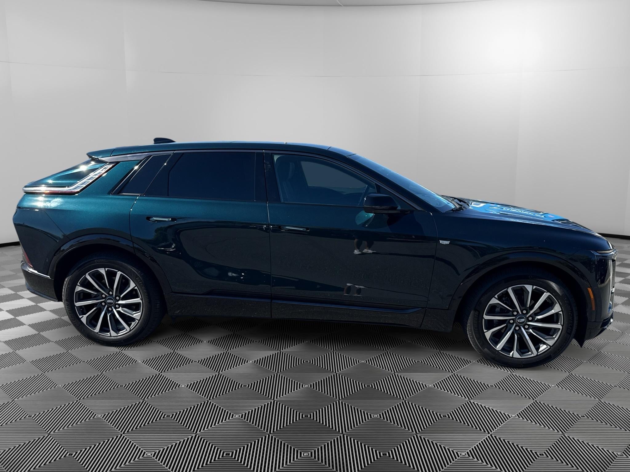 2024 Cadillac LYRIQ Sport 2