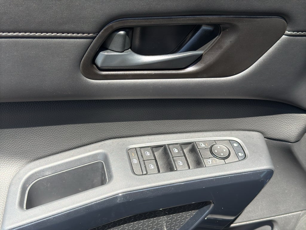 2025 Nissan Pathfinder S